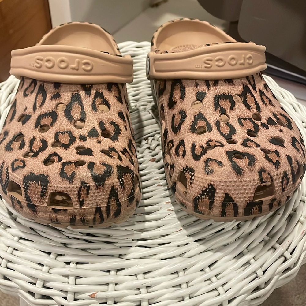 Leopard crocs